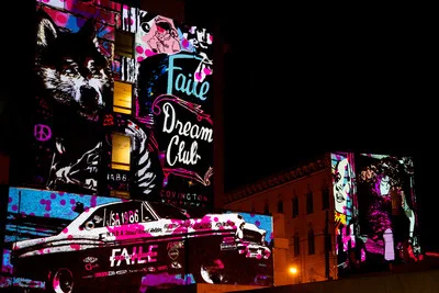 BLINK Cincinnatiで建物の外壁に投影された作品