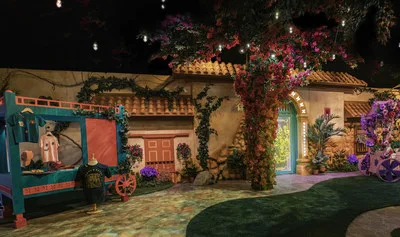 CAMP Encantoで映画の村を再現した体験空間