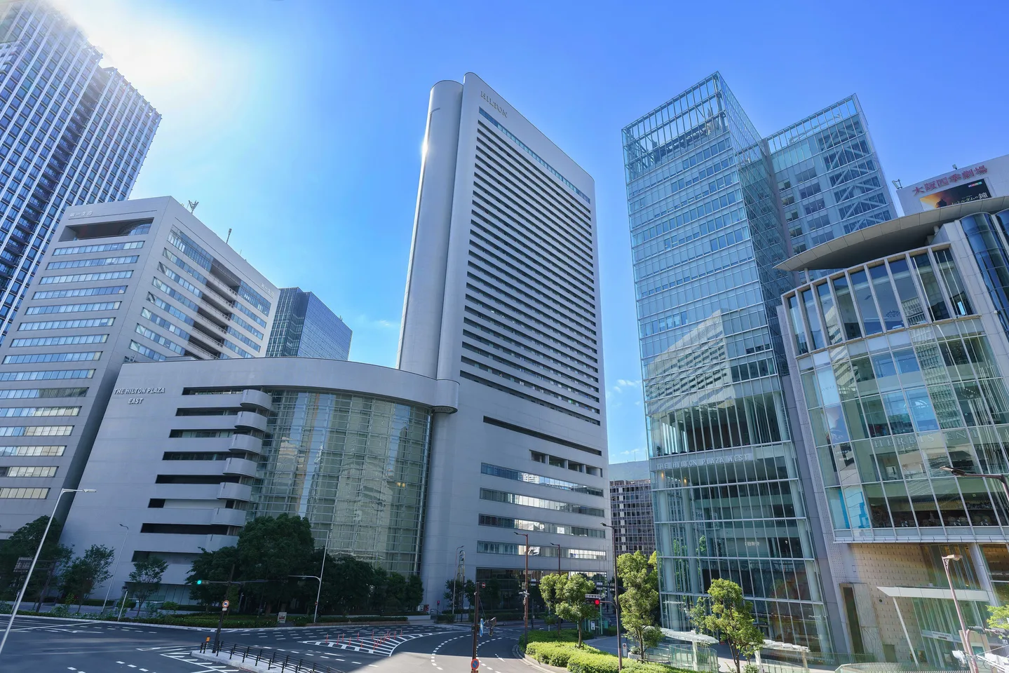 イマーシブジャーニー大阪が入居するヒルトンプラザ イースト周辺