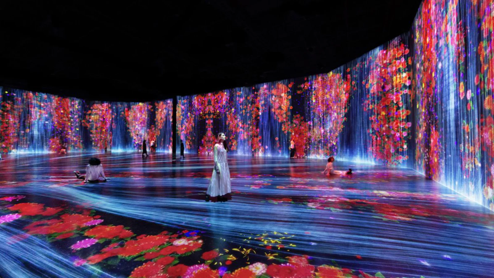 Superblue Miamiに展示されたteamLabの花と滝の作品