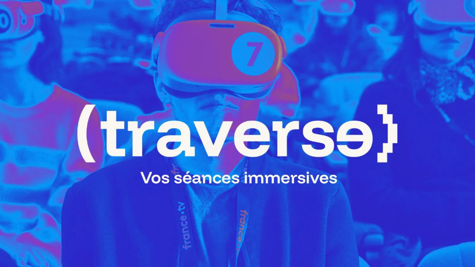 TRAVERSEのVR上映でヘッドセットを装着する来場者