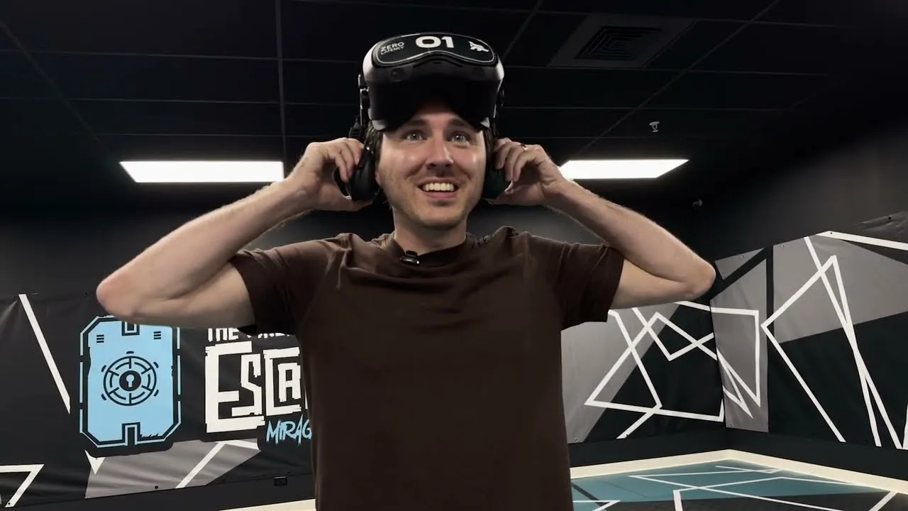 Zero Latency VRのフリーロームVRを体験する恐怖研究者Coltan Scrivner氏